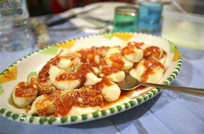 tomatoes_living_to_100-streams_desktop_large_4d97f283d0e1f78803990eec1fae8041.today-inline-large