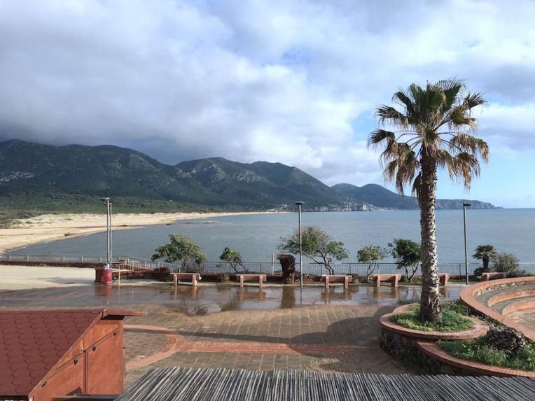 https___blogs-images.forbes.com_joanneshurvell_files_2018_05_beachviewfromrestaurant